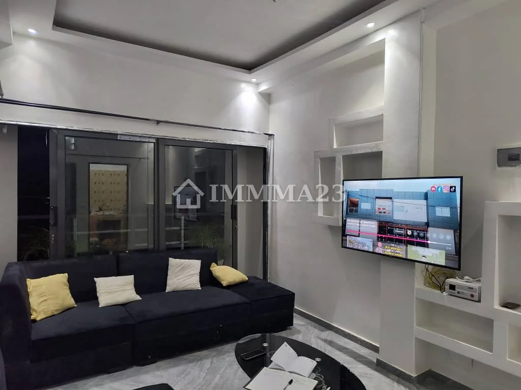 À louer studio meublé 1 pièce(s) à Agoè 2 Lions — 150 000 FCFA
Climatisé Wcd interne à l'étage (R+1)
Services disponibles : Wifi gratuit + Livreur disponible + Voitures + Cuisinière + Femme de ménage + Services techniques + Coin Gym...