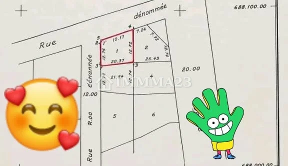 À vendre terrain 400 m² à Novissi Cité Renaissance
Un terrain en angle rue bien situé, au bord du goudron